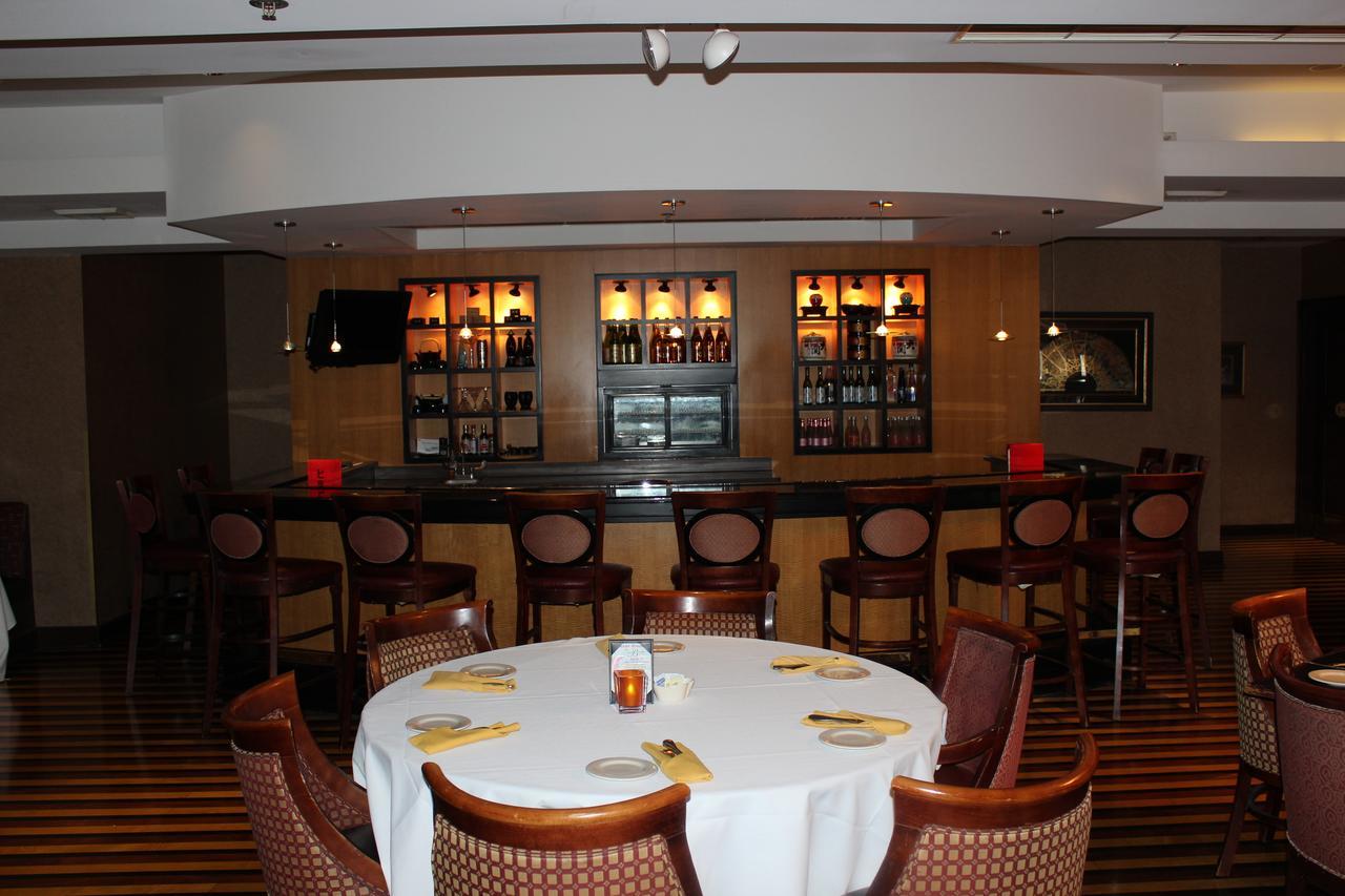 The Bertram Inn & Conf Ctr Trademark Collection By Wyndham Aurora Eksteriør bilde