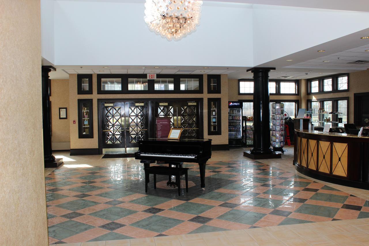The Bertram Inn & Conf Ctr Trademark Collection By Wyndham Aurora Eksteriør bilde